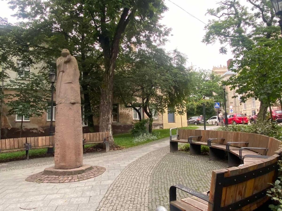 Izuminka V Centre Goroda Lviv Exterior photo